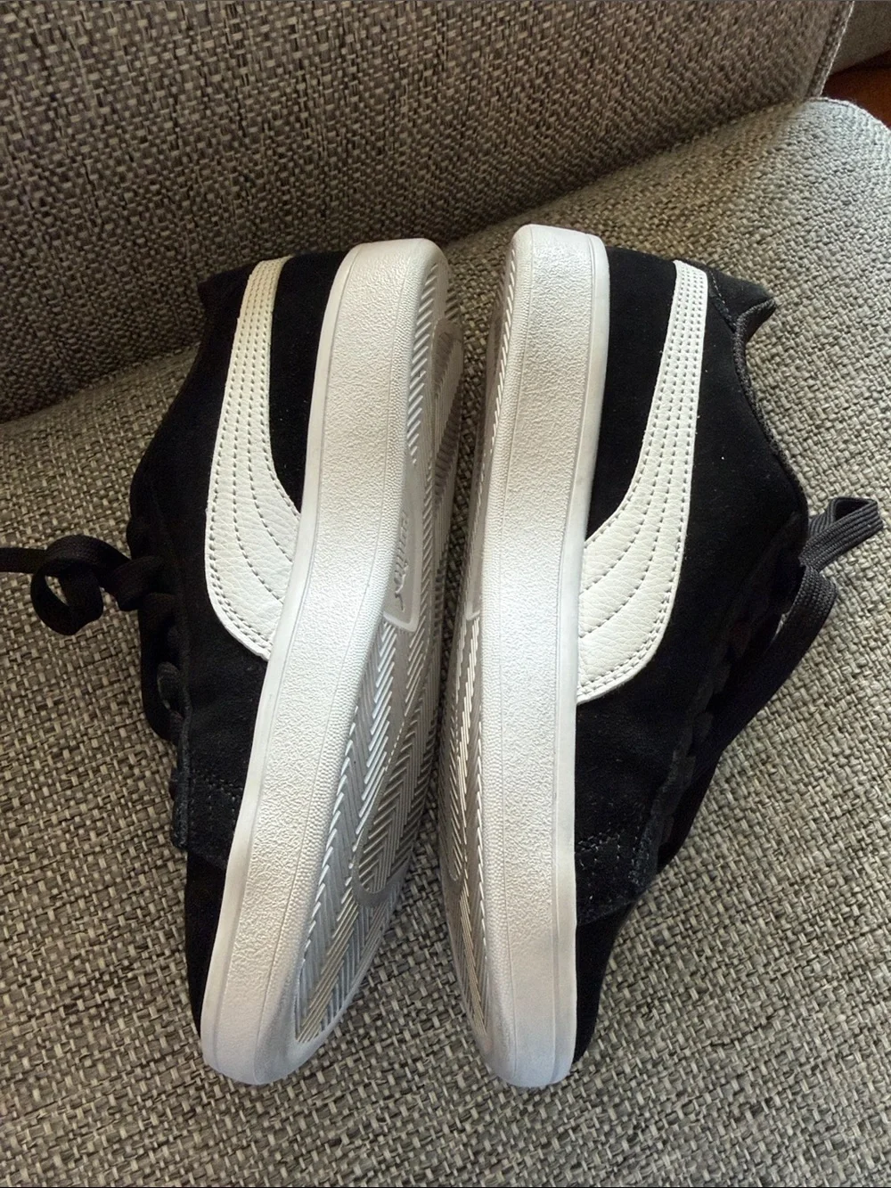PUMA Unisex Kid's Smash v2 Suede Court Sneakers Black/White Size 4.5